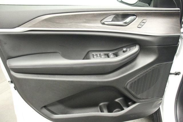 new 2025 Jeep Grand Cherokee car, priced at $49,625