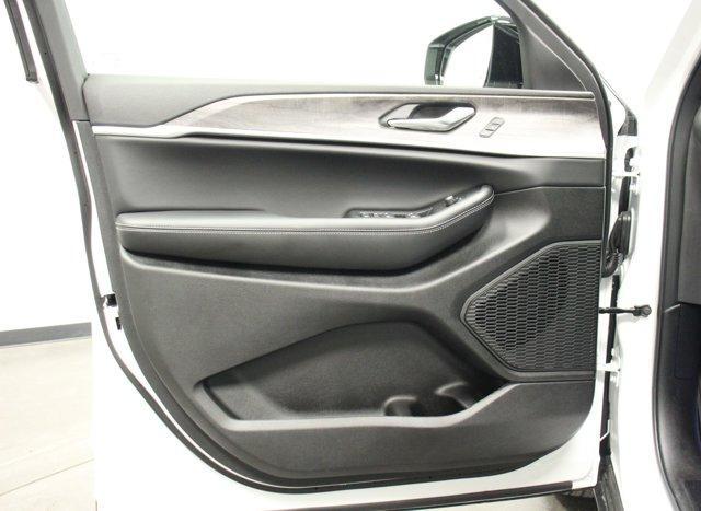 new 2025 Jeep Grand Cherokee L car, priced at $48,900