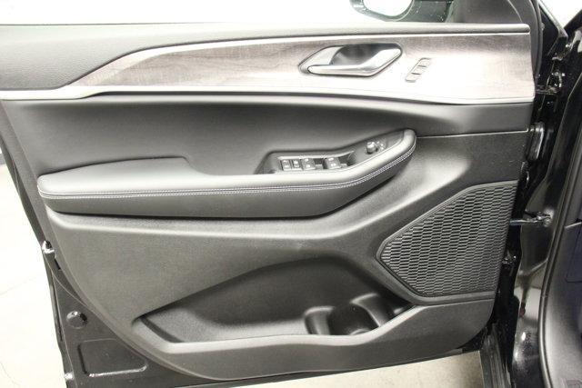 new 2025 Jeep Grand Cherokee car, priced at $51,115
