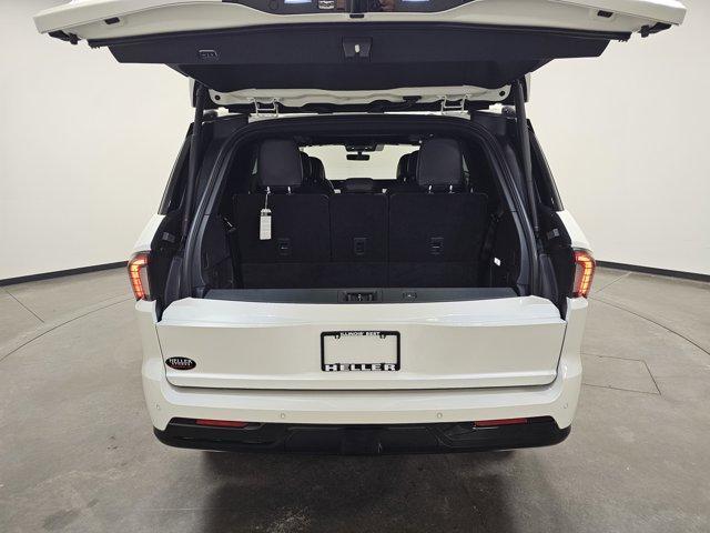 new 2025 Lincoln Navigator car, priced at $109,940