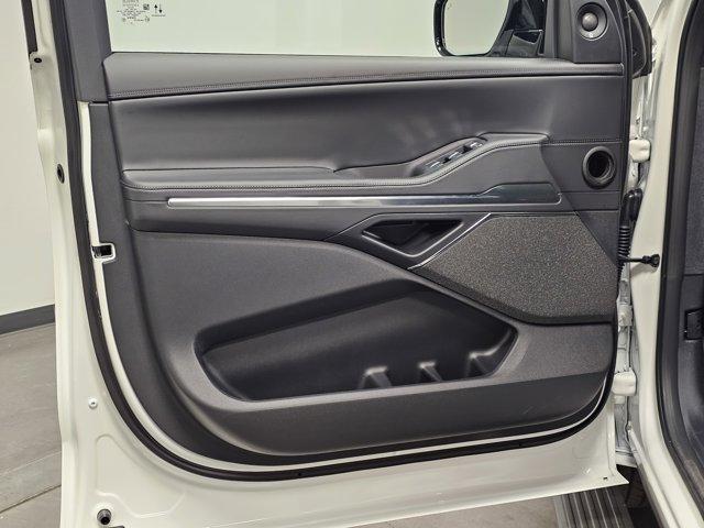 new 2025 Lincoln Navigator car, priced at $109,940