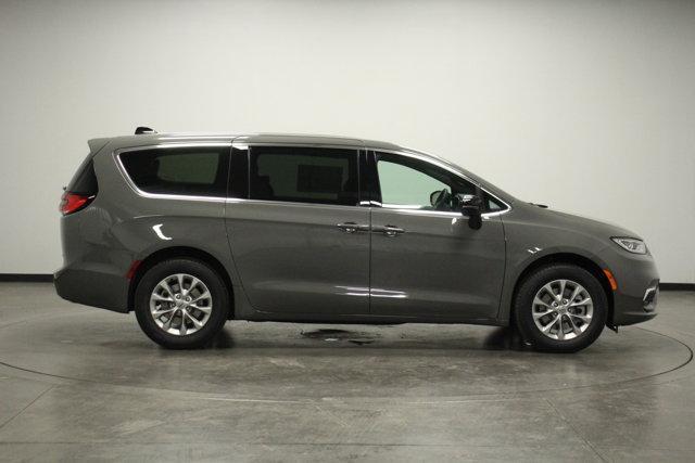 new 2025 Chrysler Pacifica car, priced at $47,635