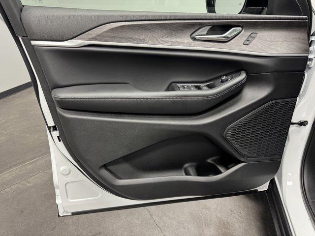 new 2025 Jeep Grand Cherokee car, priced at $53,140