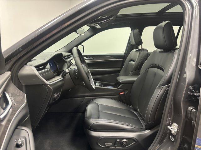 new 2025 Jeep Grand Cherokee car, priced at $50,220