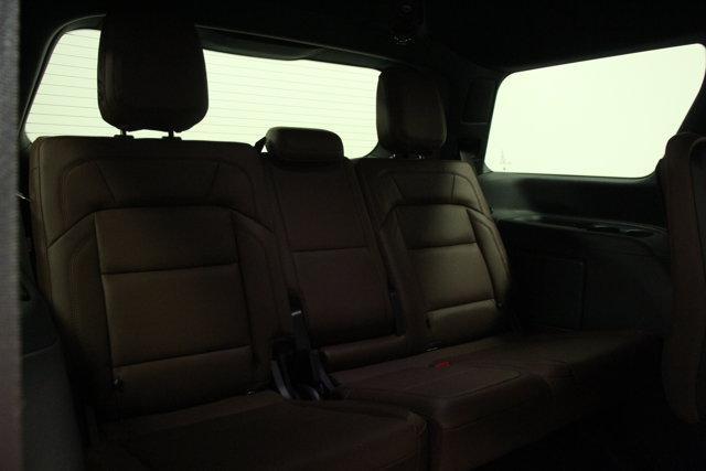new 2025 Lincoln Navigator car, priced at $103,310