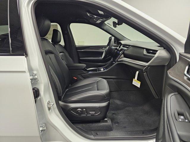 new 2025 Jeep Grand Cherokee car, priced at $49,525
