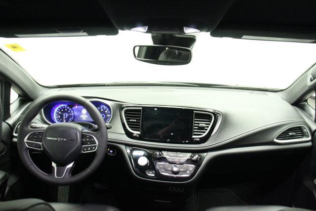 new 2025 Chrysler Pacifica car, priced at $45,315