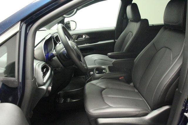 new 2025 Chrysler Pacifica car, priced at $44,940