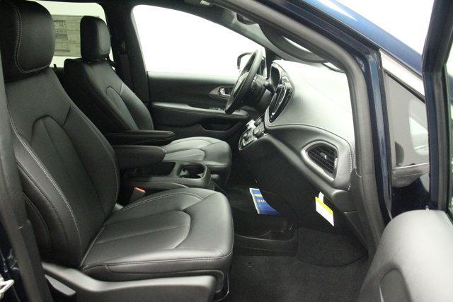 new 2025 Chrysler Pacifica car, priced at $44,940