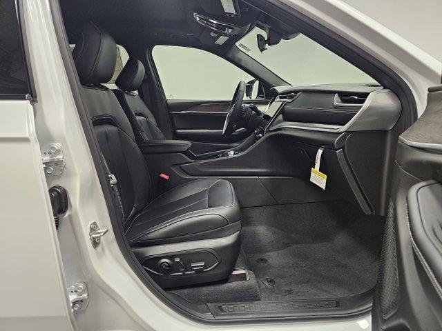 new 2025 Jeep Grand Cherokee car, priced at $52,140