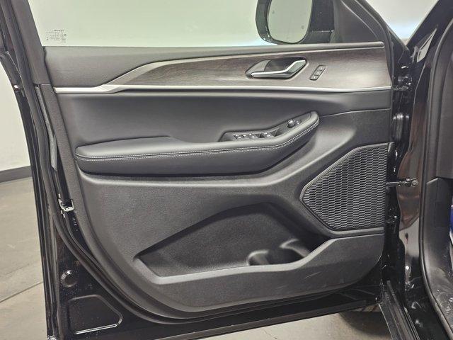 new 2025 Jeep Grand Cherokee car, priced at $50,120