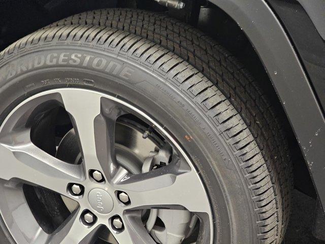 new 2025 Jeep Grand Cherokee car, priced at $50,120