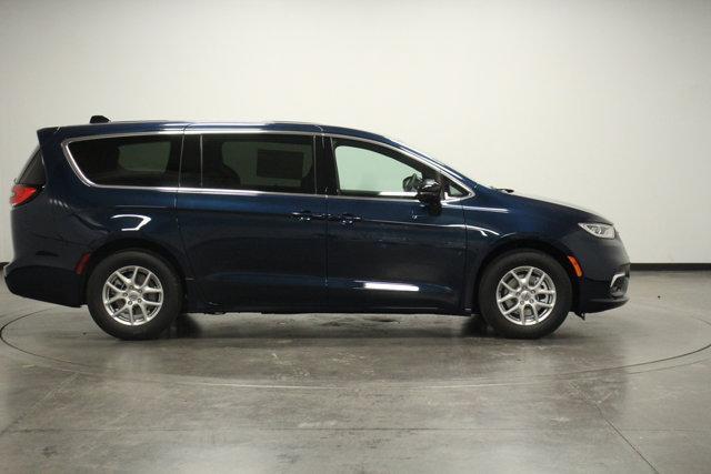 new 2025 Chrysler Pacifica car, priced at $44,640