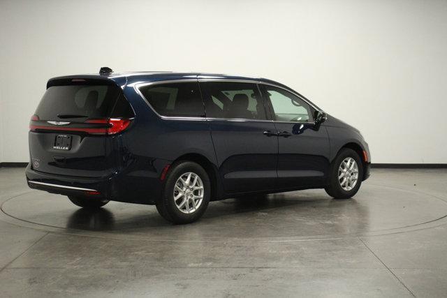 new 2025 Chrysler Pacifica car, priced at $44,640