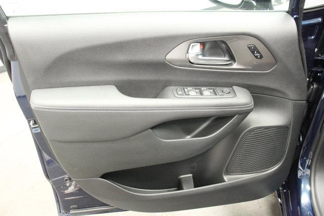 new 2025 Chrysler Pacifica car, priced at $44,640