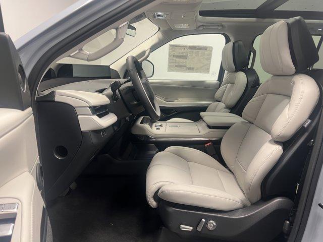 new 2025 Lincoln Navigator car, priced at $102,940