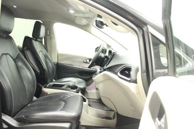 used 2022 Chrysler Pacifica car
