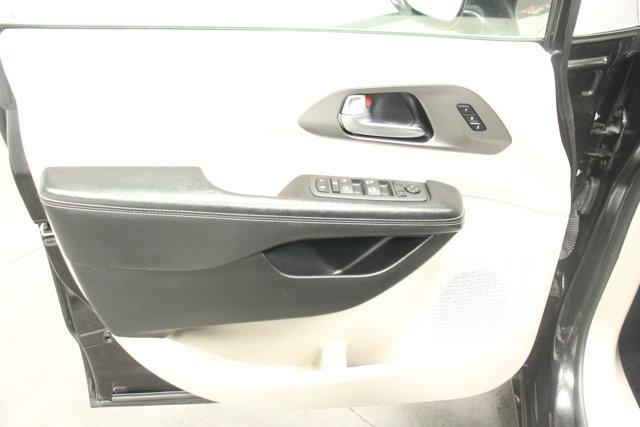used 2022 Chrysler Pacifica car