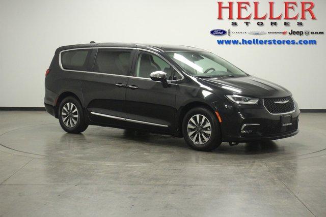 used 2022 Chrysler Pacifica Hybrid car, priced at $29,962