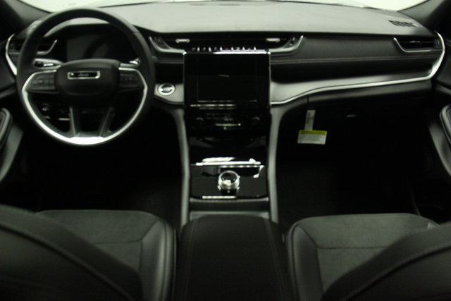 new 2025 Jeep Grand Cherokee car, priced at $46,730