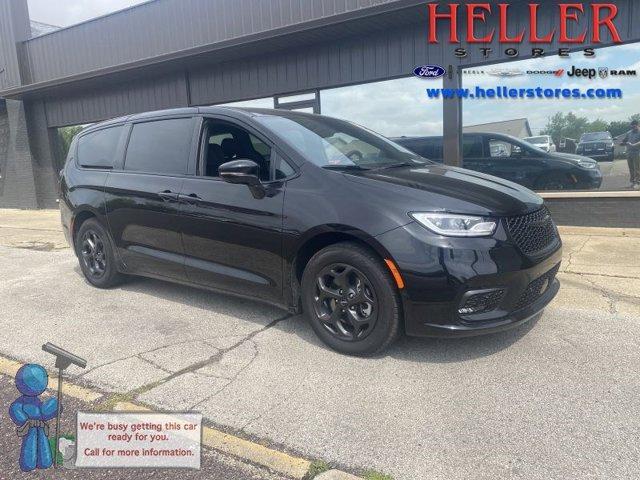used 2022 Chrysler Pacifica Hybrid car, priced at $36,962
