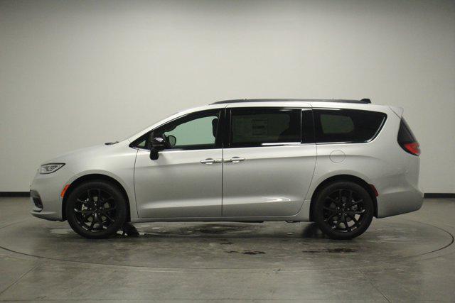 new 2024 Chrysler Pacifica car, priced at $42,762