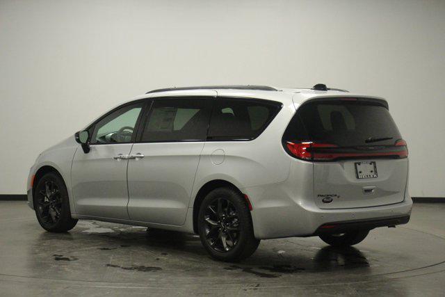 new 2024 Chrysler Pacifica car, priced at $42,762