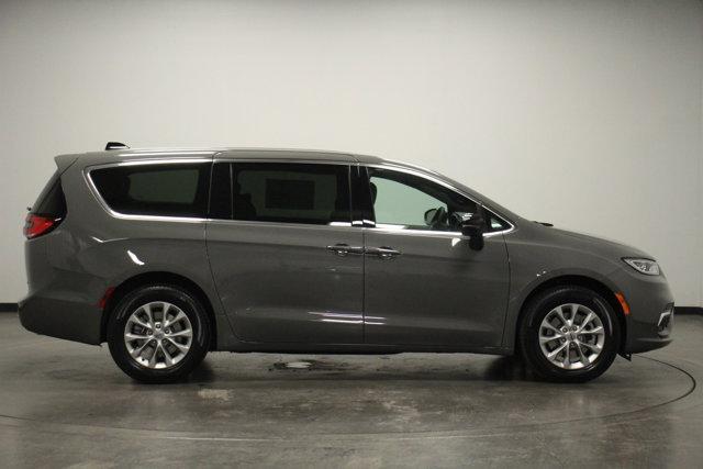 new 2025 Chrysler Pacifica car, priced at $47,635