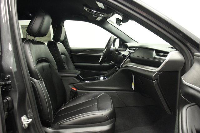 new 2025 Jeep Grand Cherokee car, priced at $50,220