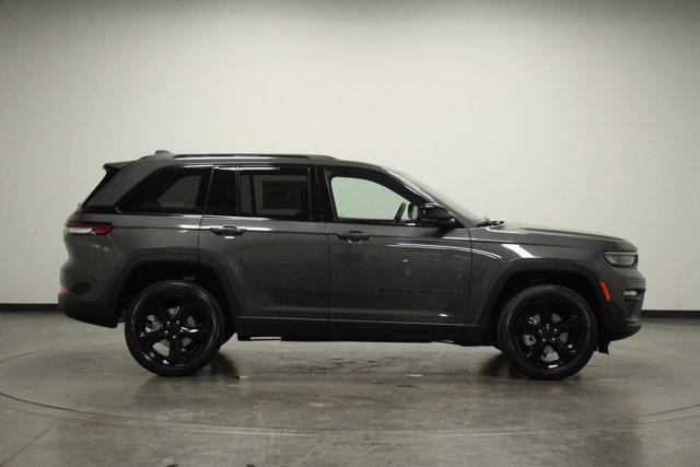 new 2025 Jeep Grand Cherokee car, priced at $50,220