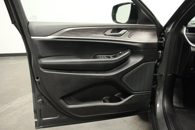new 2025 Jeep Grand Cherokee car, priced at $50,220