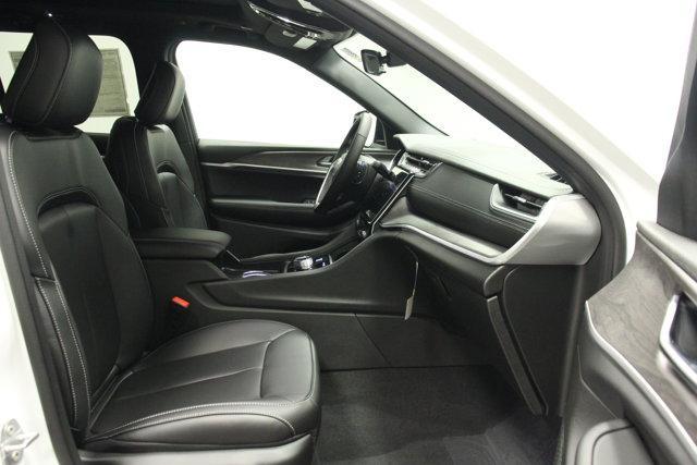 new 2025 Jeep Grand Cherokee car, priced at $52,140