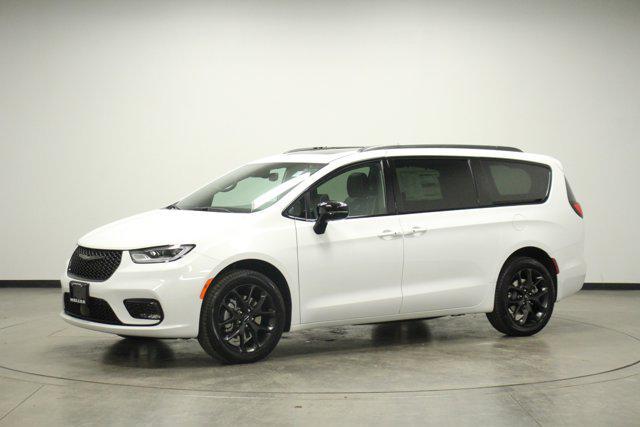 new 2024 Chrysler Pacifica car, priced at $51,362