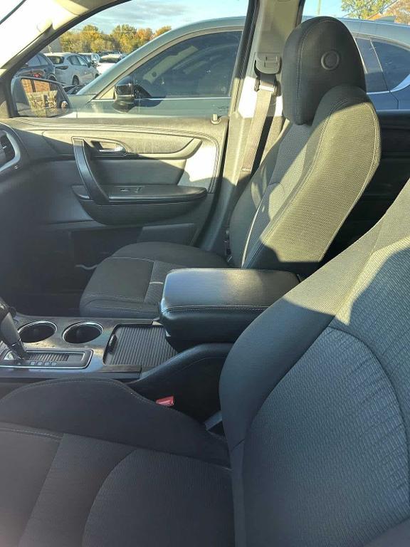 used 2015 Chevrolet Traverse car, priced at $2,000