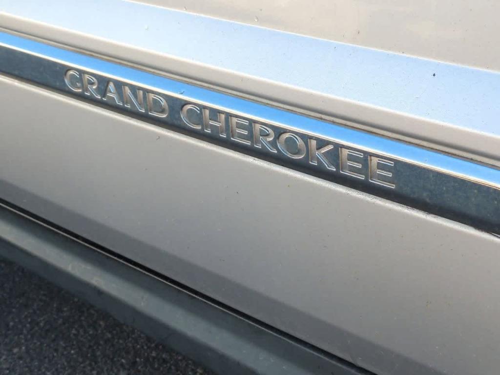 used 2010 Jeep Grand Cherokee car, priced at $4,000