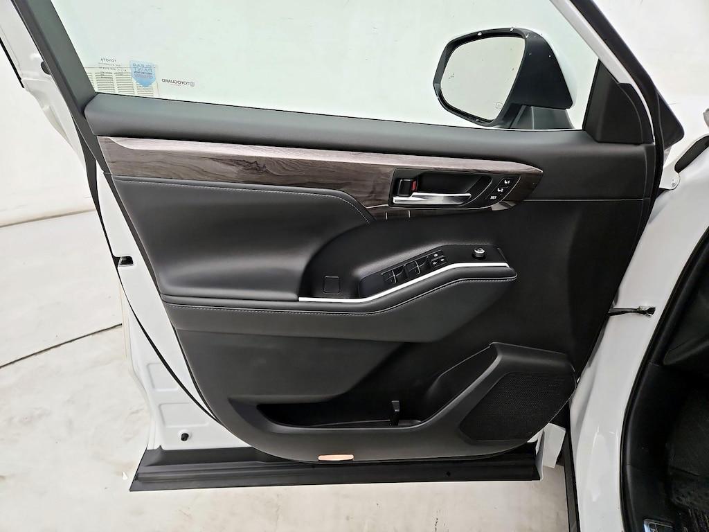 used 2022 Toyota Highlander car, priced at $48,998
