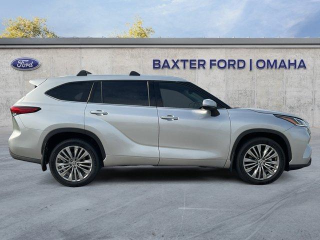 used 2022 Toyota Highlander car, priced at $38,000