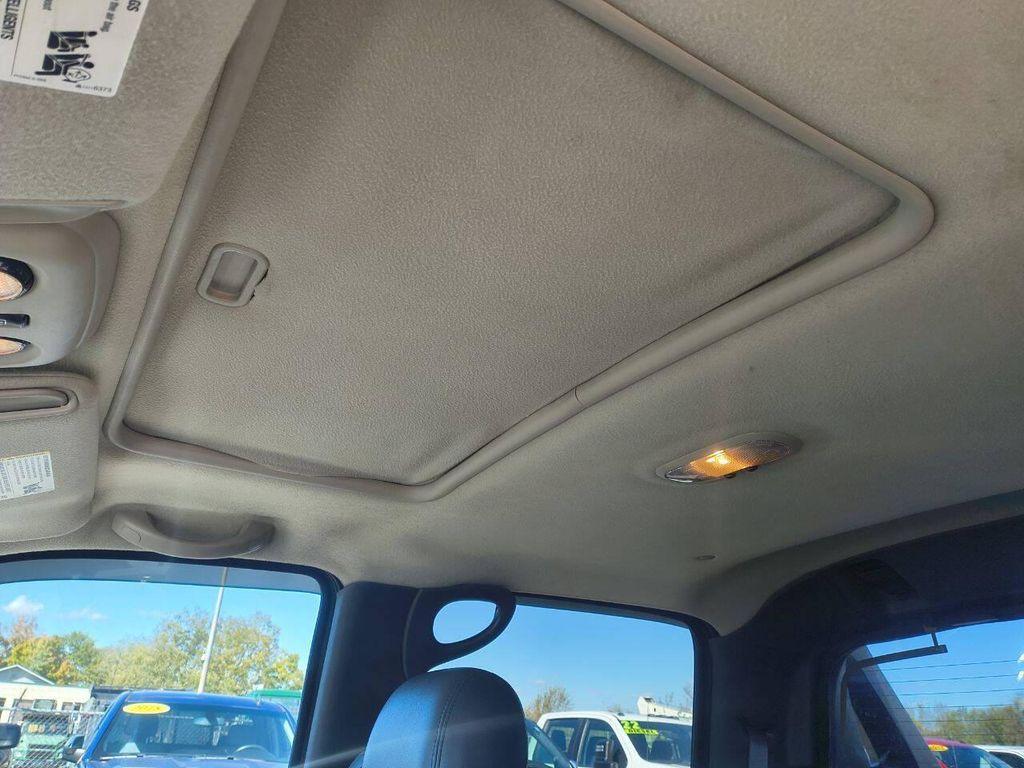 used 2004 Chevrolet Avalanche car, priced at $10,900