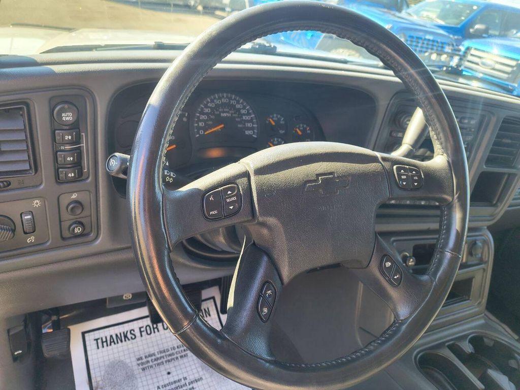 used 2004 Chevrolet Avalanche car, priced at $10,900