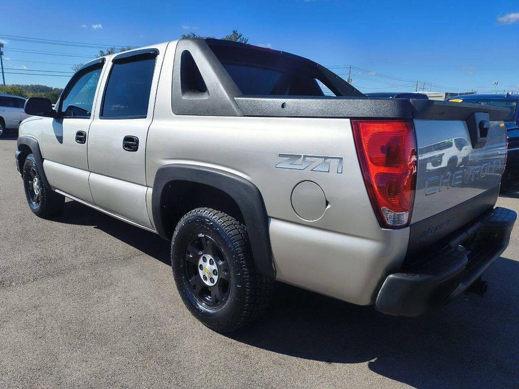used 2004 Chevrolet Avalanche car, priced at $10,900