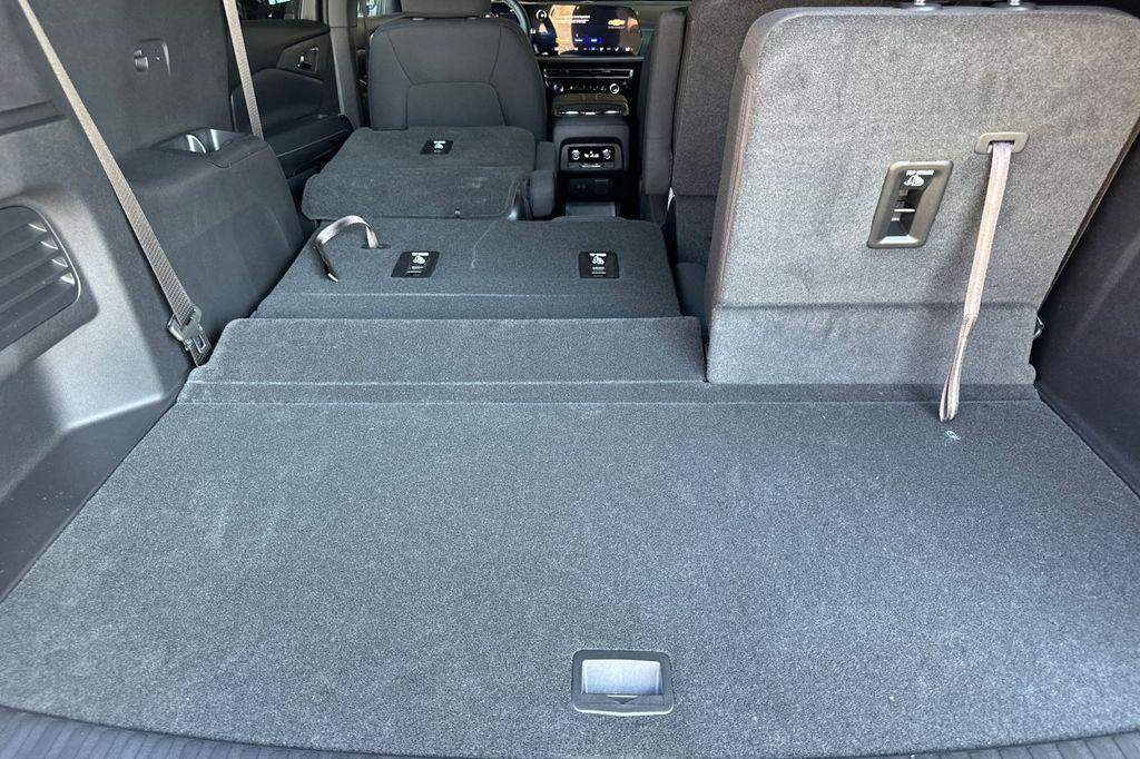 new 2025 Chevrolet Traverse car, priced at $38,810