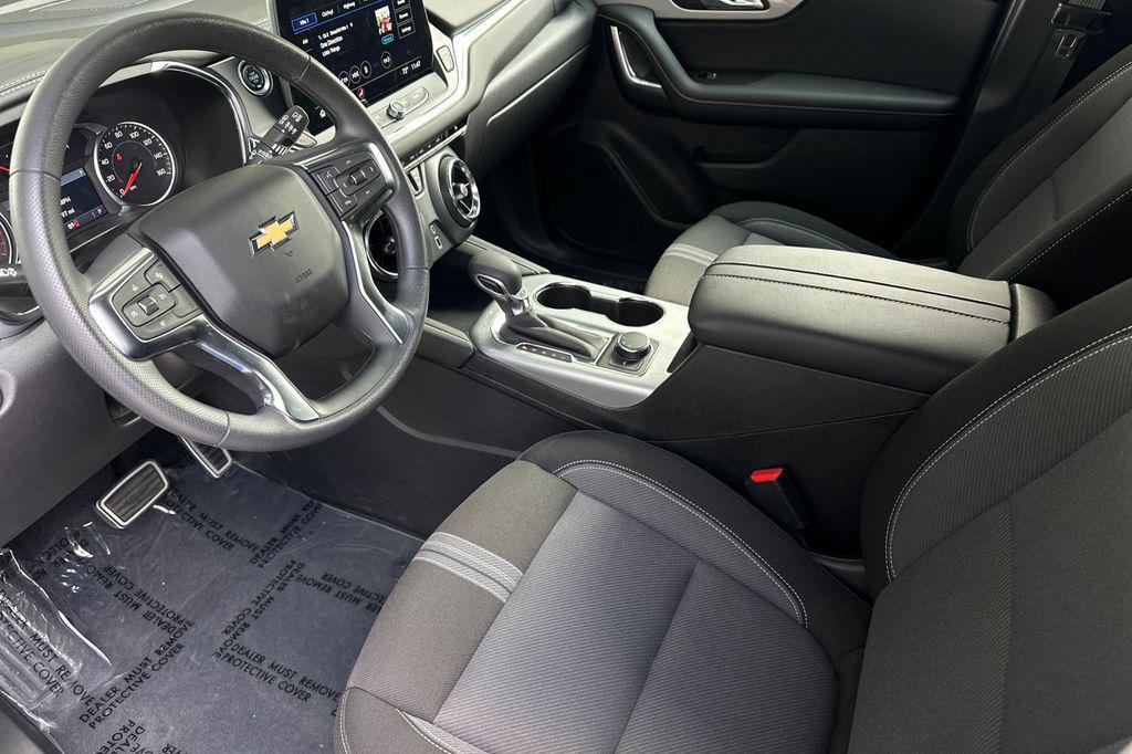 new 2025 Chevrolet Blazer car, priced at $36,044