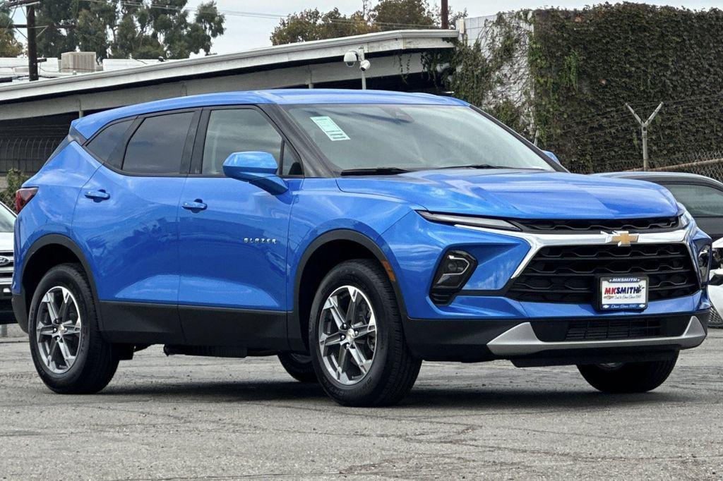 new 2025 Chevrolet Blazer car, priced at $36,044