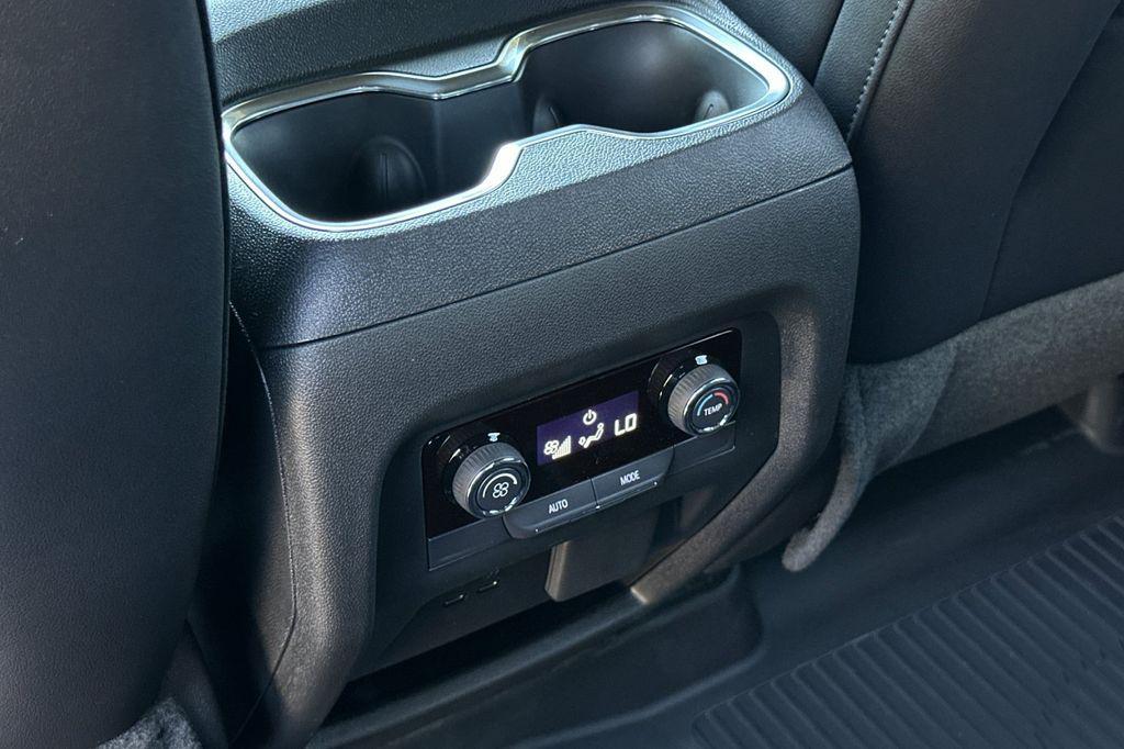 new 2026 Chevrolet Traverse car, priced at $44,140