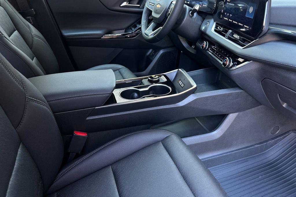 new 2026 Chevrolet Equinox car, priced at $35,315