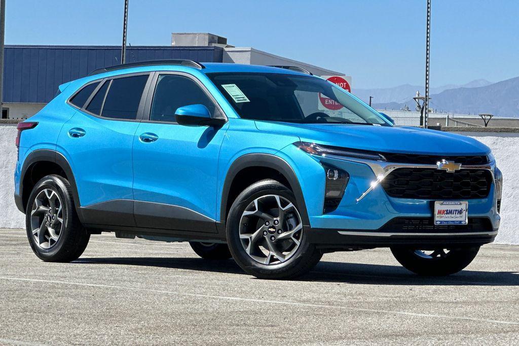 new 2025 Chevrolet Trax car, priced at $24,915