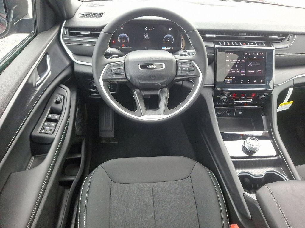 new 2025 Jeep Grand Cherokee car, priced at $43,970