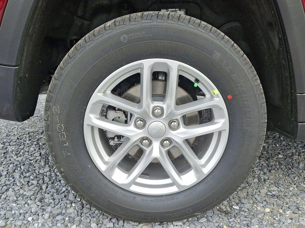 new 2025 Jeep Grand Cherokee car, priced at $43,970