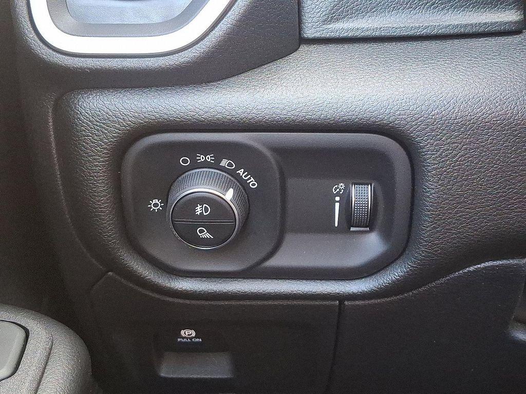 new 2025 Ram 1500 car, priced at $52,555