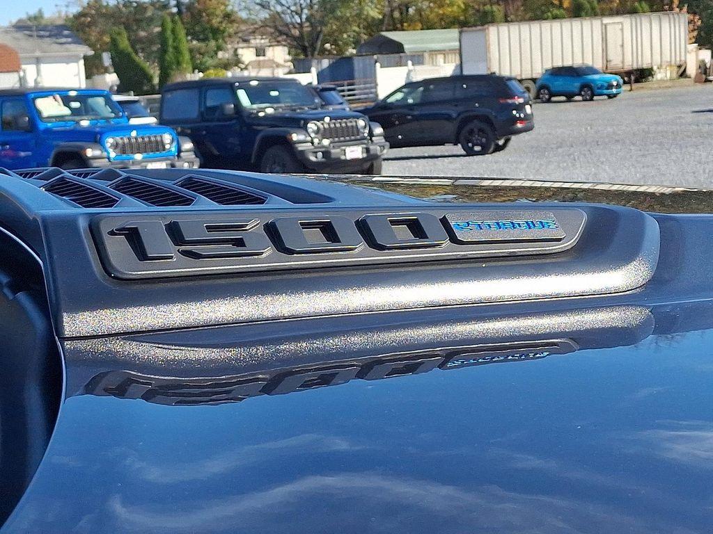 new 2025 Ram 1500 car, priced at $52,555